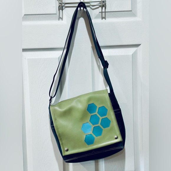 Bags Queen Bee Creations Rebecca Pearcy Vegan Truckette Bag